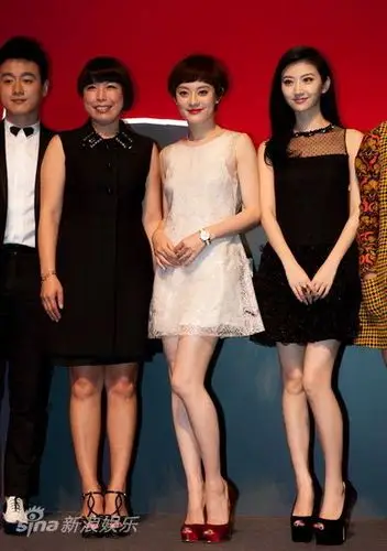 图文景甜亮相不夜城台上合影