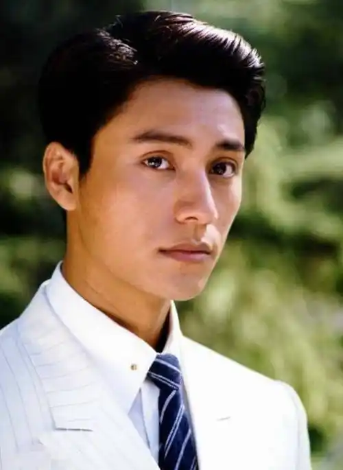 演员陈坤:亲情让他感动,45岁单身育有一子,友情比爱情更牢固