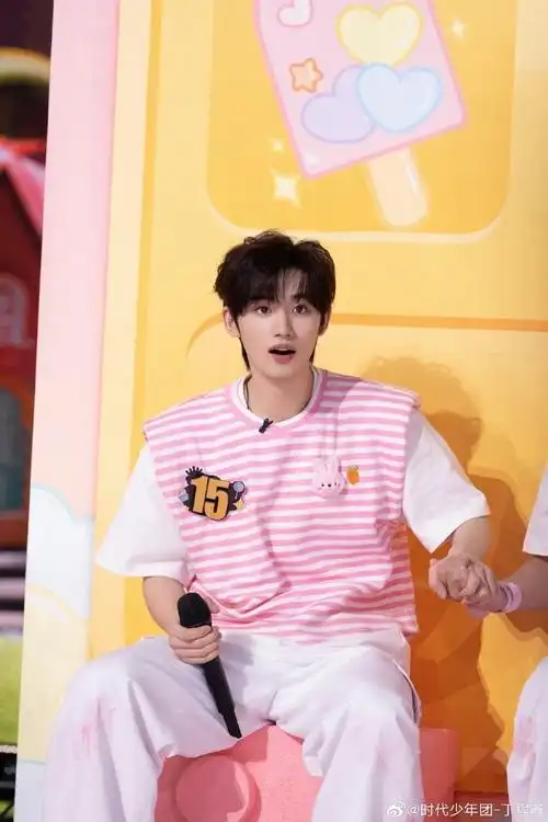 丁程鑫魔性小辫#丁程鑫戴上小辫子cos起了葫芦娃,太魔性了吧哈哈哈