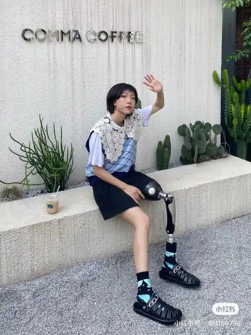 这些女神不一般,逐渐赛博朋克化的义肢模特