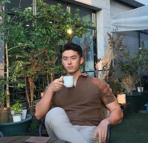 韩国网红男模特朴中贤夏日海滩照偷了我的心