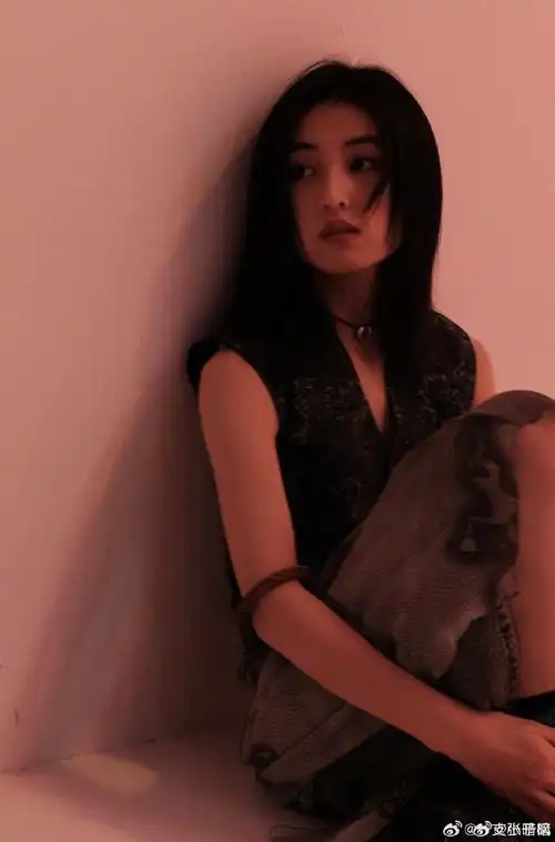 张子枫黑长直##张子枫粉调写真