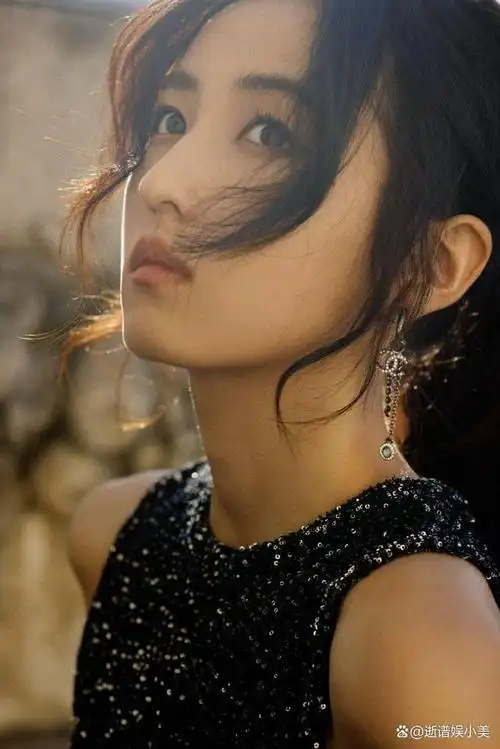 这位00后女星从童星出道,再到如今炙手可热的当红女星,真是红得发紫!