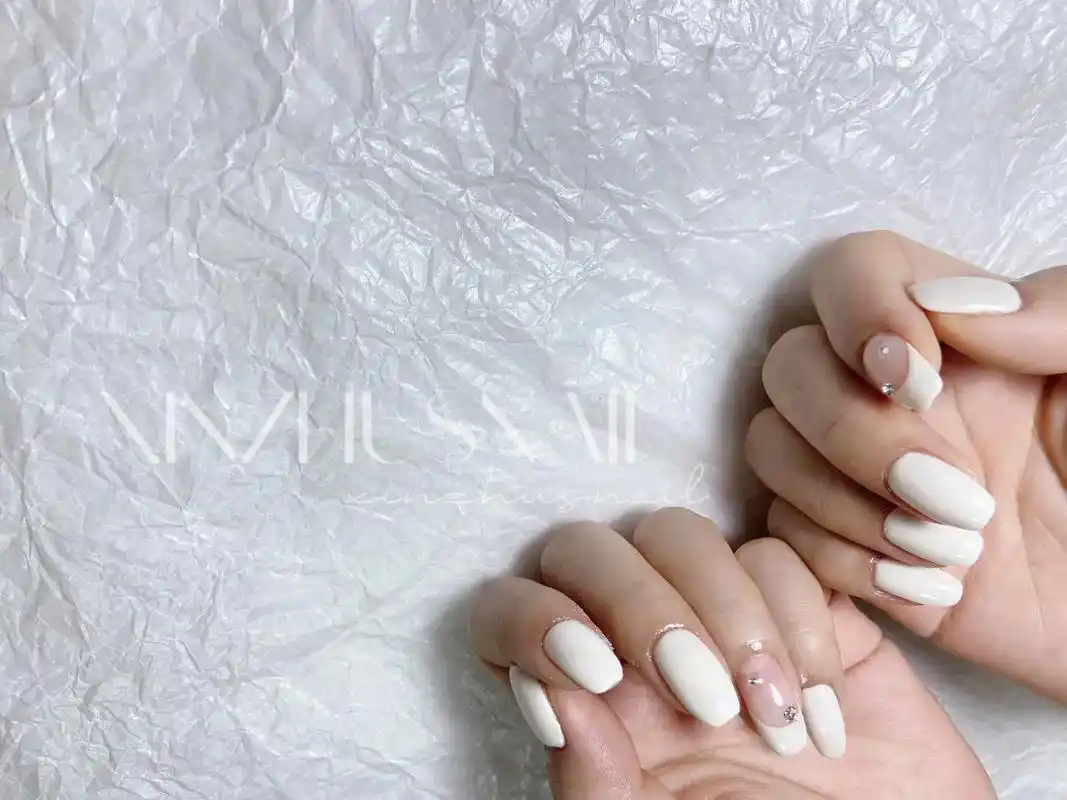 显白美甲款式图片 #同城美业热榜 #店内实拍视频 #实景拍 - 抖音