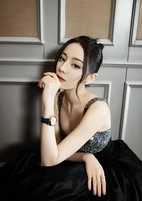 女星迪丽热巴时尚造型:异域风情,魅力无限