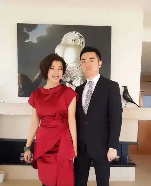 70岁刘晓庆再发第二春!