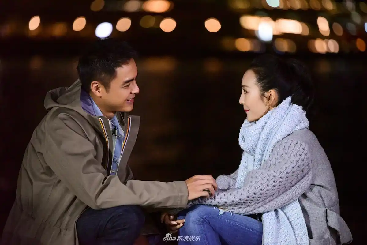 组图:王鸥对明道上演捧脸杀 眼里满满的宠溺超级苏!