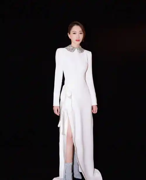 44岁李小冉疯了吧?