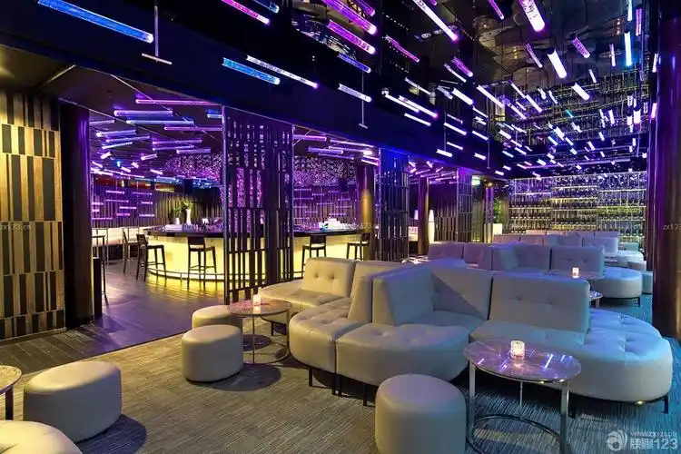 音乐酒吧创意吊灯装修设计效果图片