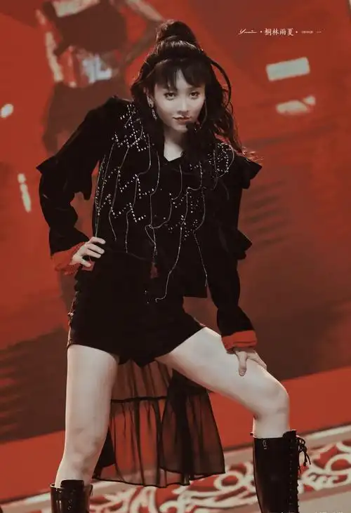 刘雨昕长发,和短发造型相比,你更爱哪一个?