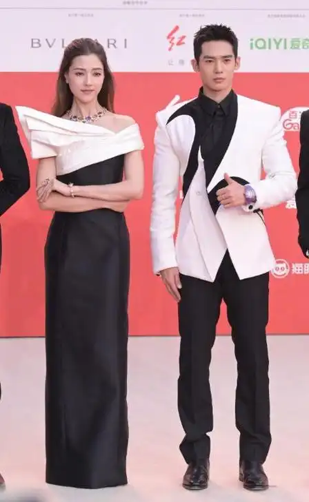 北京这一晚林志玲惊艳亮相关晓彤丢c位臭脸娜然搔首弄姿