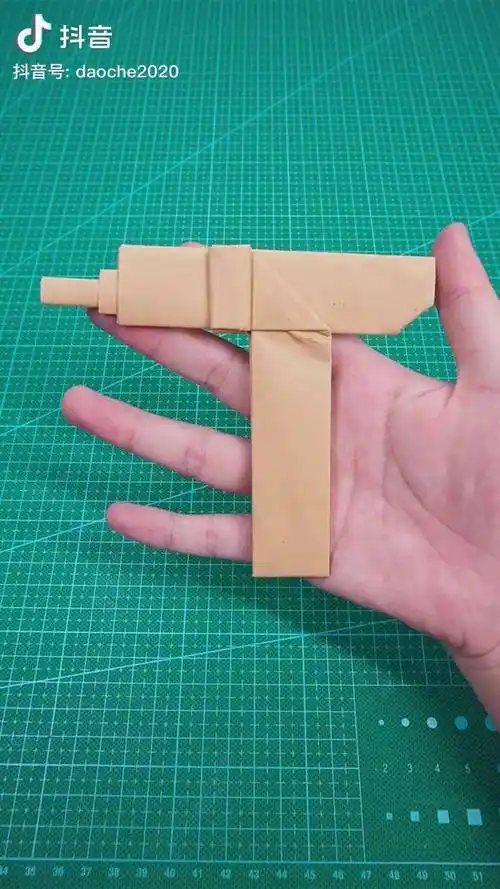 小时候如果会折这把纸枪绝对在班里横着走uzi手工折纸萌知计划绘画