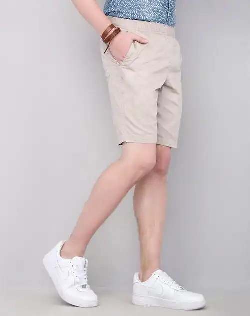 男款浅卡其色净色便携短裤