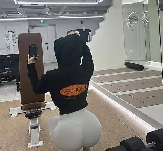 爱爬山,健身的韩国女模特,锻炼出了顶级身材