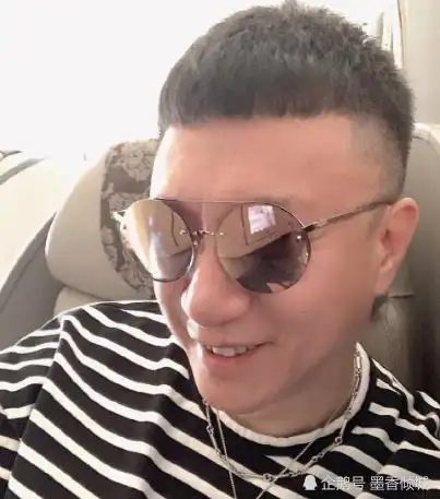 演员孙红雷晒自拍,帅气满满,网友:网红栗子头的开山鼻祖