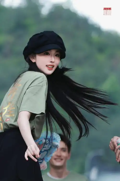 美到头发丝都会打招呼的可爱雪雪  @孔雪儿