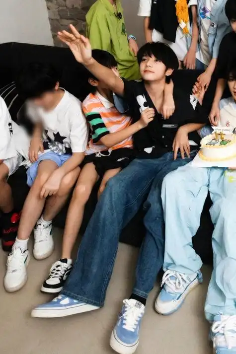 橹杰身材比例真的好99他的腿有那.