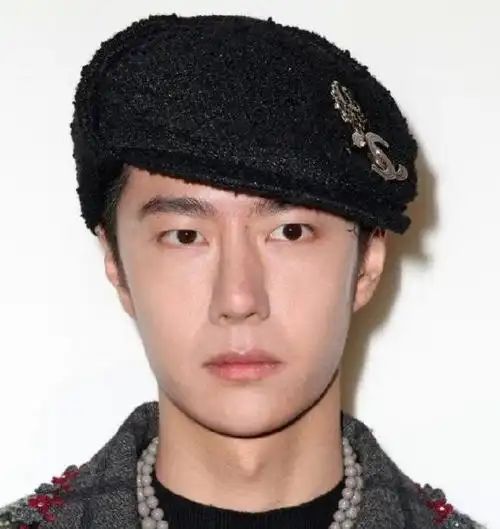 王一博鼻子怎么了?|王一博_新浪新闻