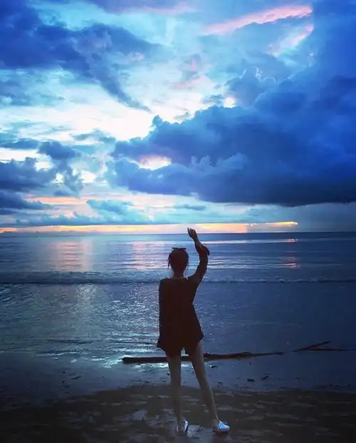 荼荼:我是一个很秋冬的人 春夏是我对自己的期待 #海边 #一起看海