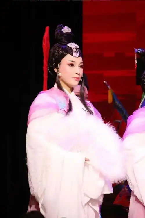 梨涡女孩石莲莲生日快乐