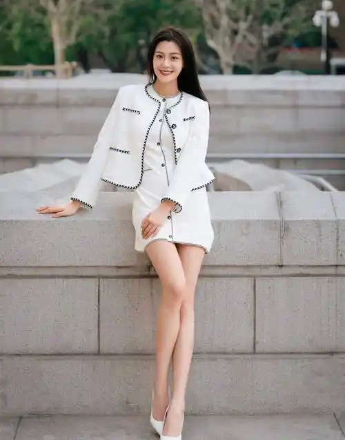 12张全身照片,拍出这张照片,又高又瘦又漂亮