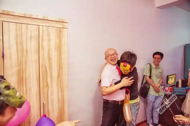 老公,我舍不得玩你,你自己倒是和兄弟们玩得好嗨呀!