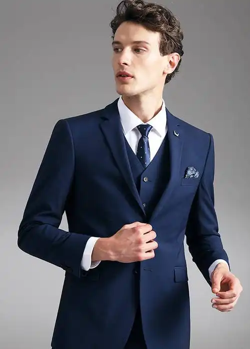 藏蓝色也是经常出现的西服颜色.