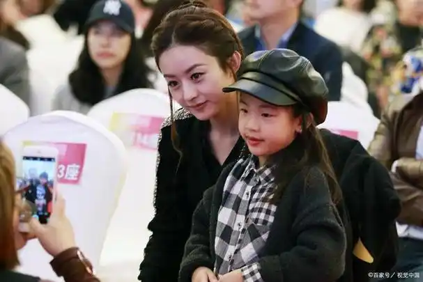 赵丽颖4岁儿子露面,活泼好动抗拒母亲,港媒曝其与冯绍峰已复婚