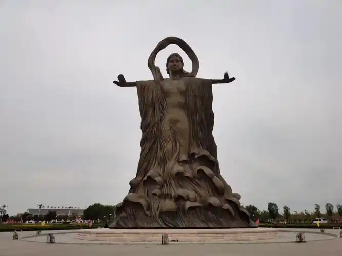 宁夏青铜峡黄河楼黄河母亲雕像.