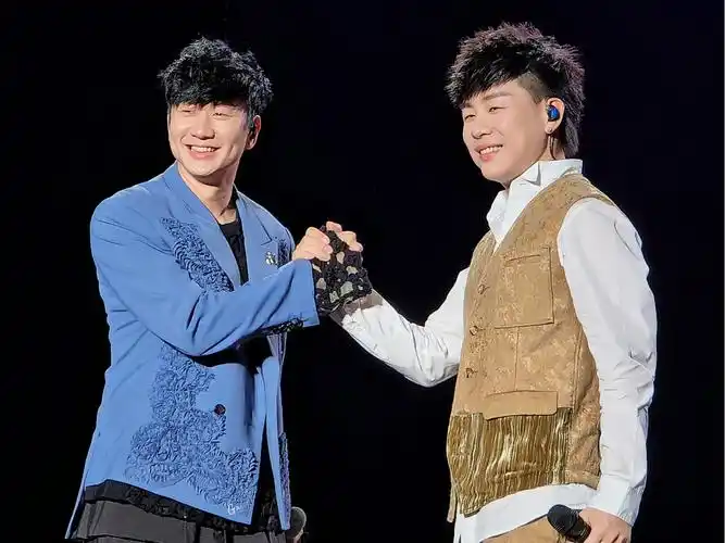 【林俊杰 x 胡彦斌】 jj20苏州站《男人ktv》《黑夜问白天》 talking