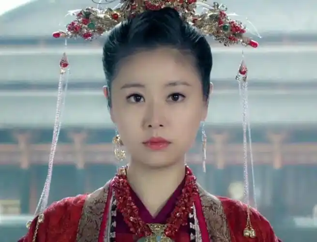 林心如官方身高167体重仅92斤47岁荡秋千似少女双脚轻松离地