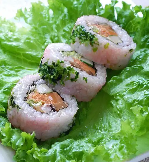 金枪鱼生菜寿司