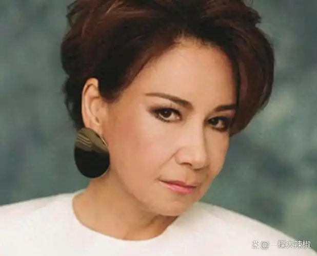 甄妮是一位有着40多年演艺经历的女明星,曾经出演过多部经典电影和