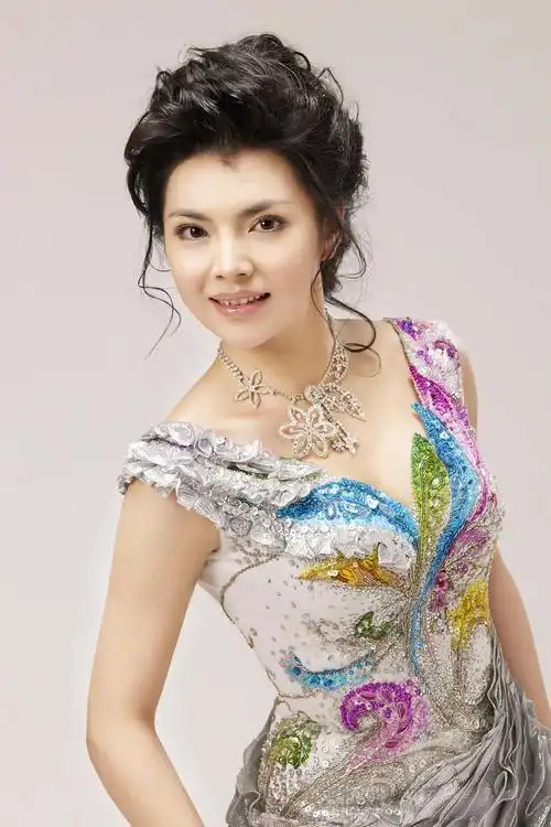 军旅 女歌手——严当当