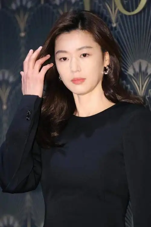 作为韩国明星界的代表性人物,全智贤一直以来都备受瞩目.