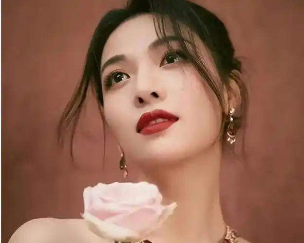 腰部受伤还坚持参加比赛,钟楚曦比看起来努力|舒淇|娱乐圈|冯小刚