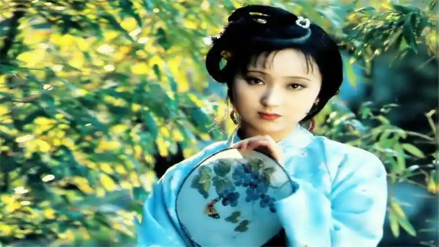 陈晓旭之后再无林黛玉,老版林黛玉惊艳了时光,新版的像是路人-影视综