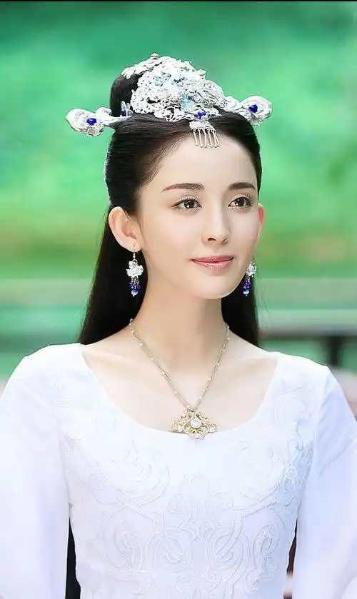 古力娜扎剧照,优雅古装,很美,很迷人