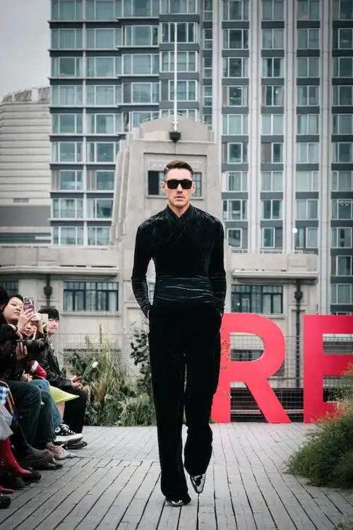 胡兵鼓励新生模特走出自己的风格时尚就是不受限2