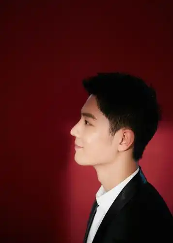 不必多说了,短发肖战,永远滴神!