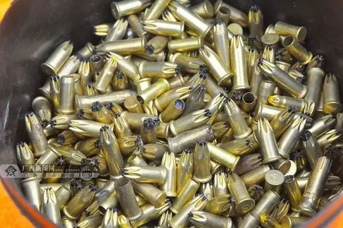 南宁缉枪治爆收缴子弹近十万发[组图]