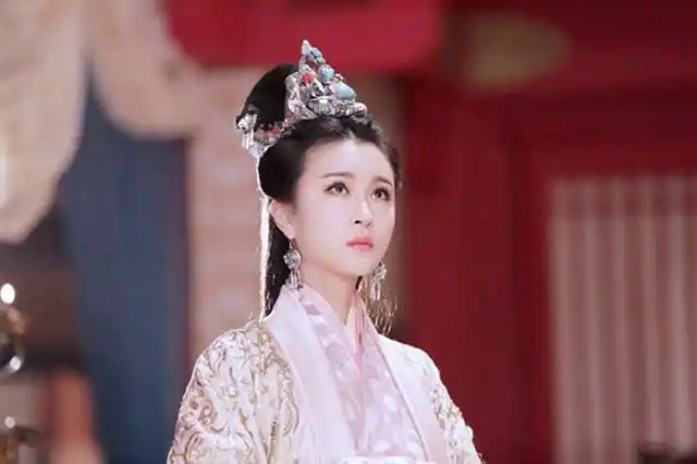 思美人李恩西 饰 嬴盈