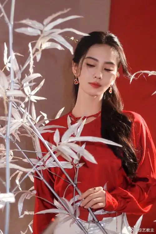 刘诗诗红衣古今皆宜##刘诗诗和任如意都穿了红衣