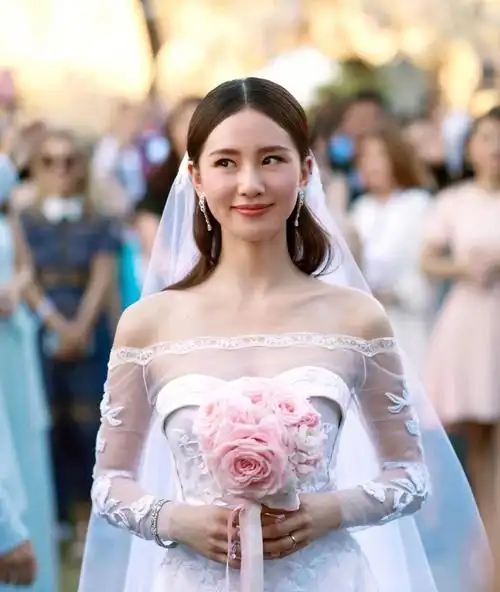 明星婚礼女神刘诗诗的妆面真的不会过时