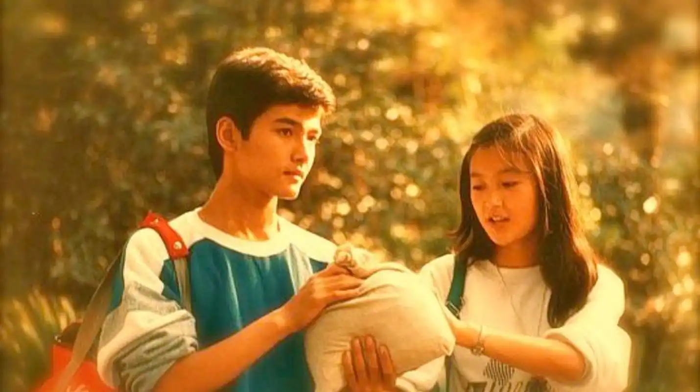 池华琼在青春偶像剧《十六岁花季》中饰演的陈菲儿,说她是当时还是