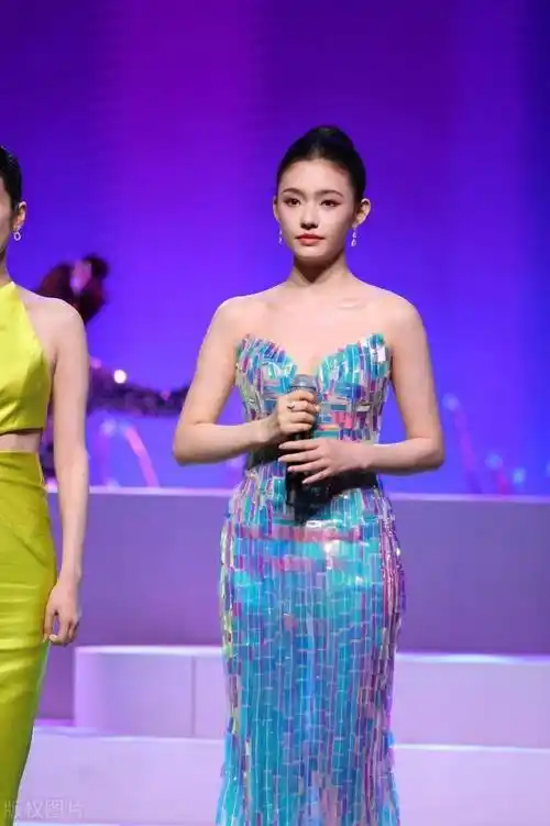 林允这身材,这才是尤物啊!