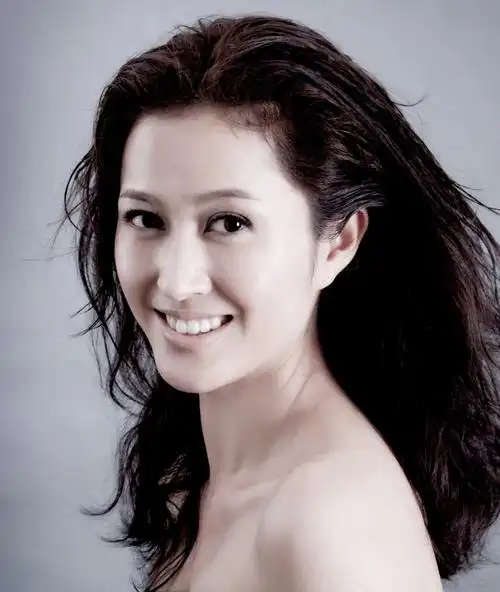 高清组图:袁志博打破知性玩诱惑_高清图集_新浪网