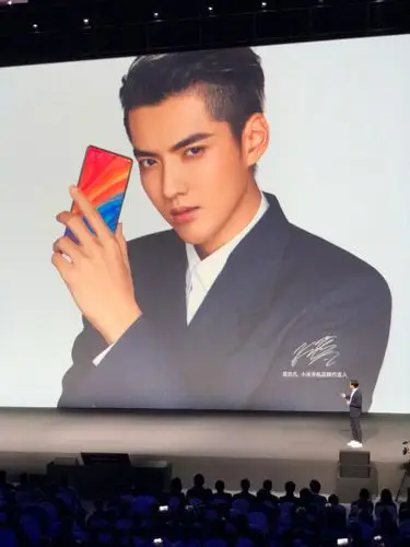 吴亦凡代言的小米 mix 2s,妹子们觉得帅吗?