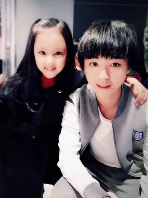 被tfboys宠爱的女孩长大了五官精致气质出众小女神诞生了