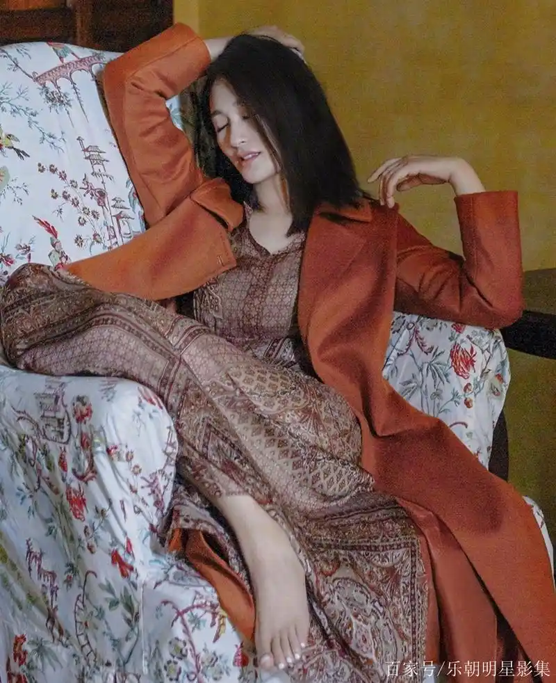 貌美肤白大长腿气质美女李小冉